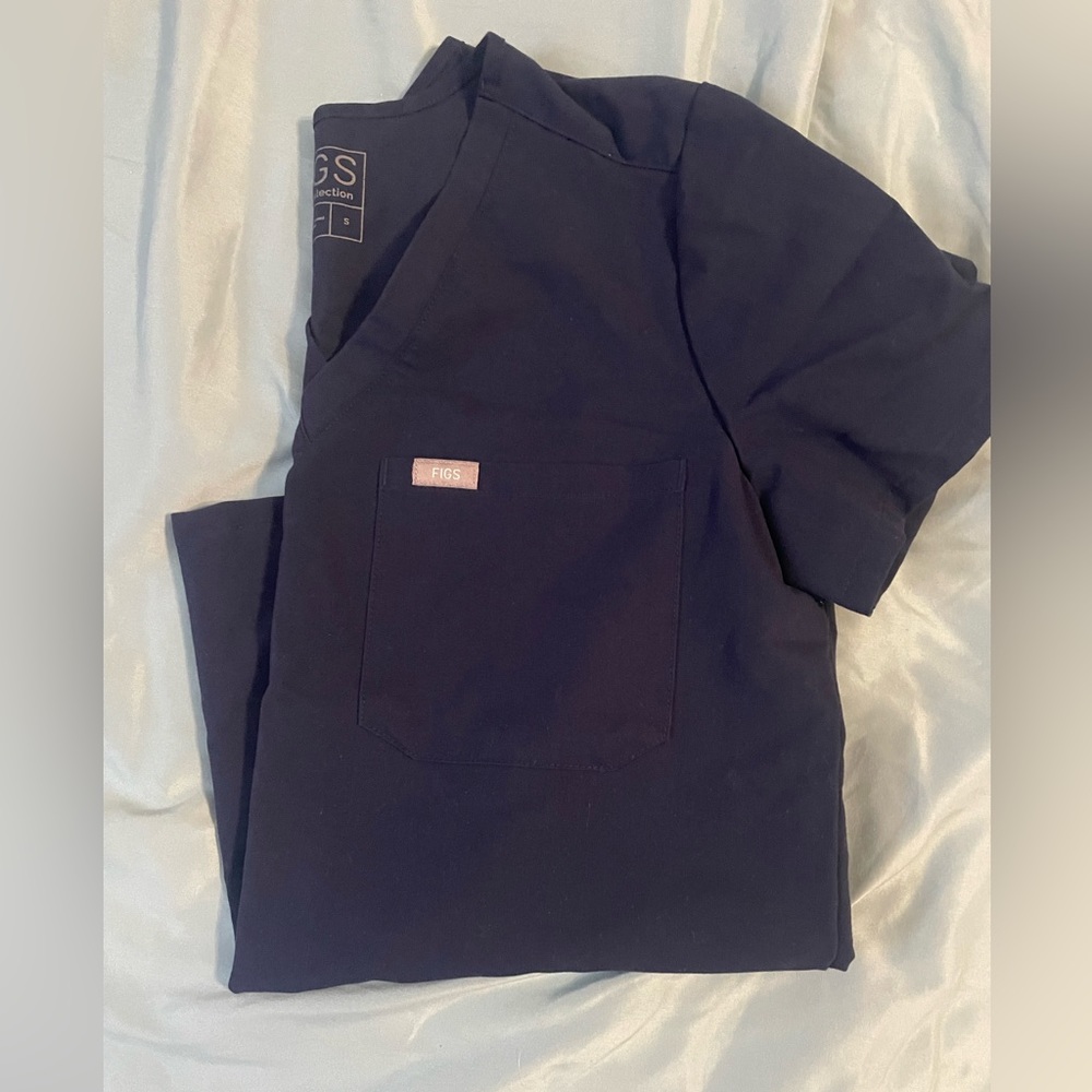 figs navy scrub set women’s (M top, Small bottom)